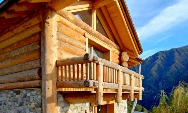 Dettaglio incastro esterno casa in tronchi