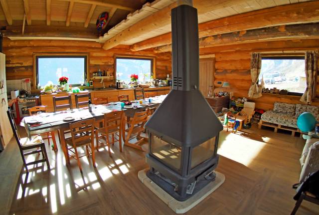 Interno casa in tronchi